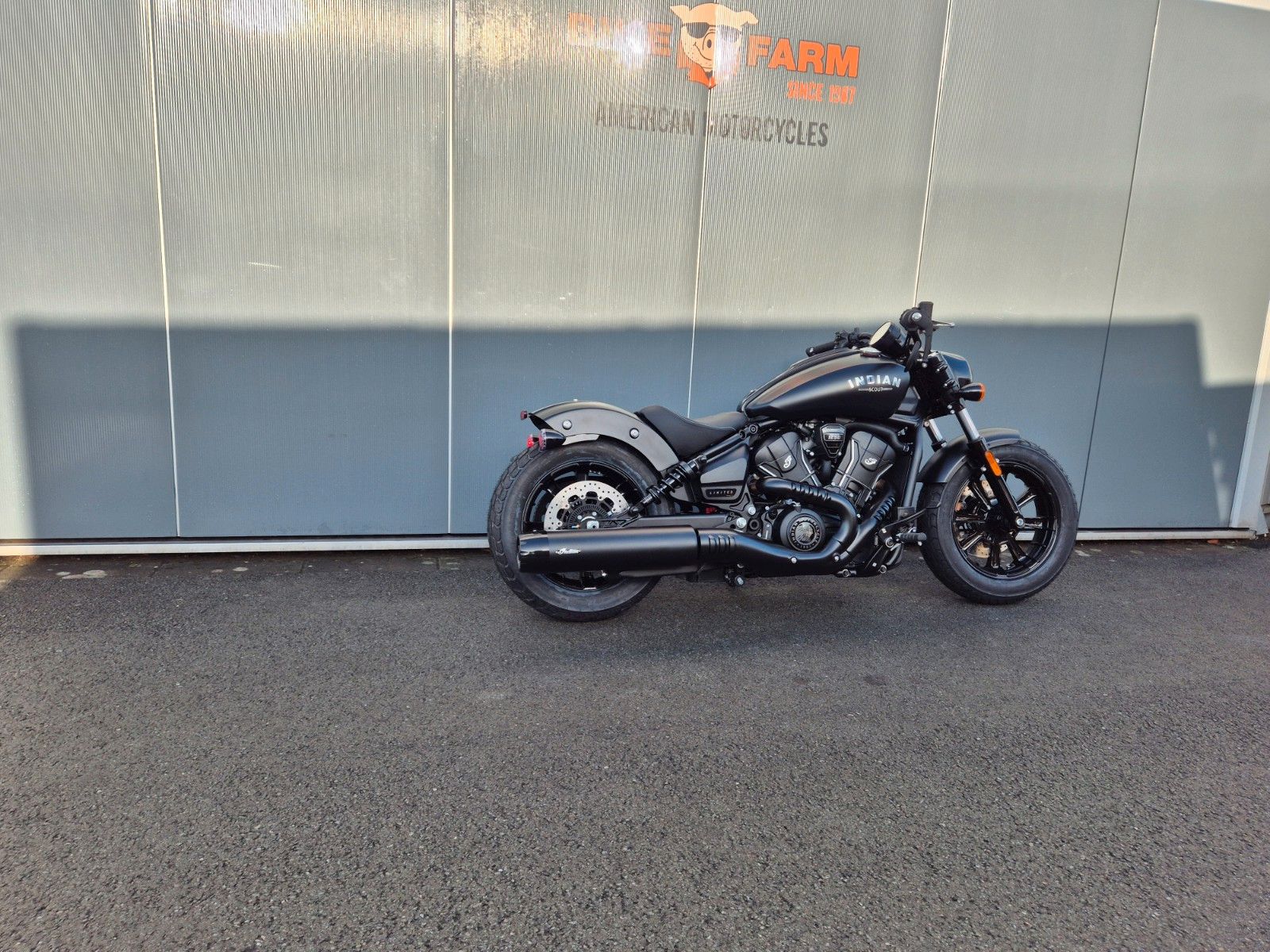 Fahrzeugabbildung Indian SCOUT BOBBER LIMITED+TECH 2026 -BLACK BOBBER-