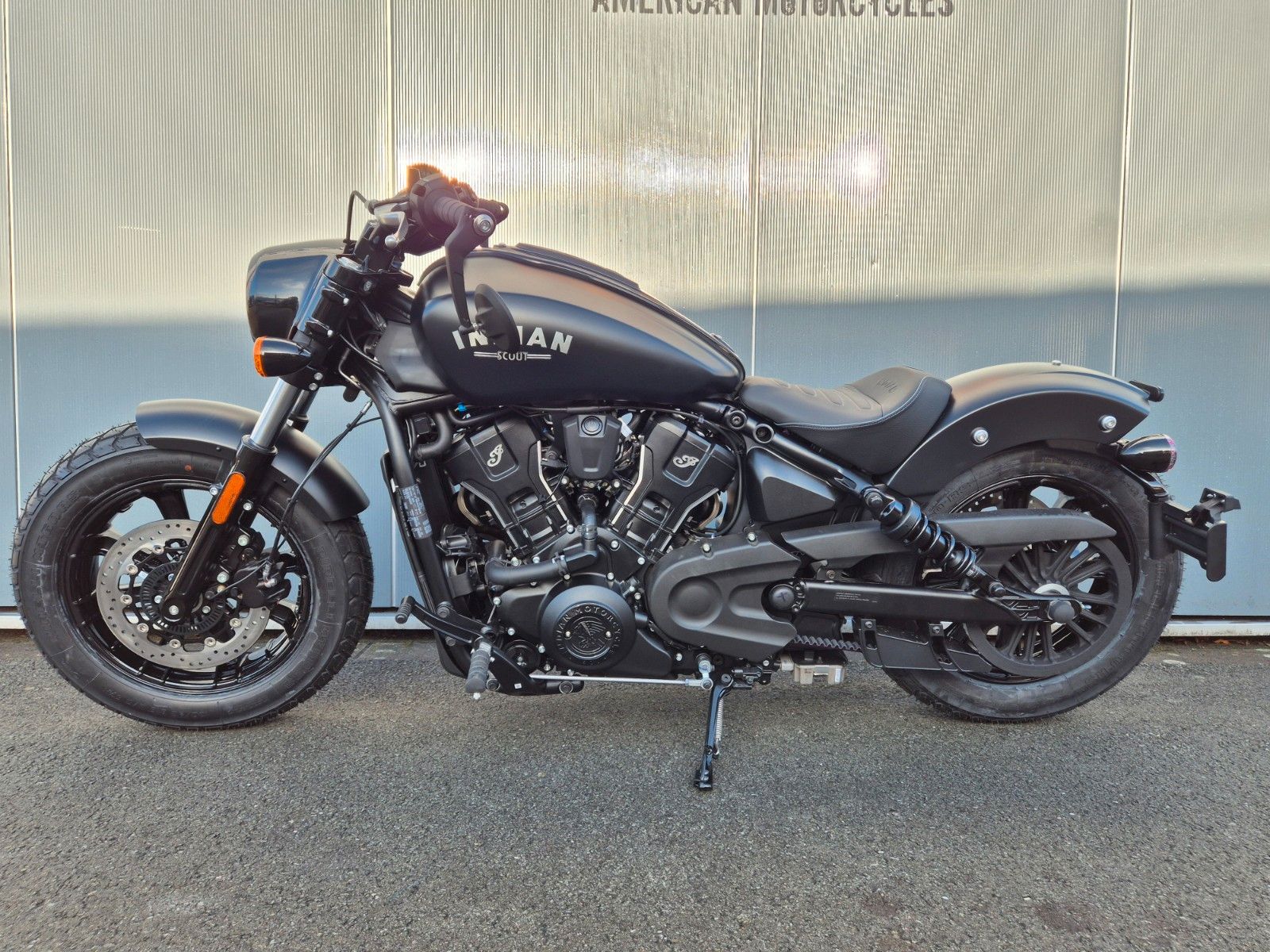 Fahrzeugabbildung Indian SCOUT BOBBER LIMITED+TECH 2026 -BLACK BOBBER-