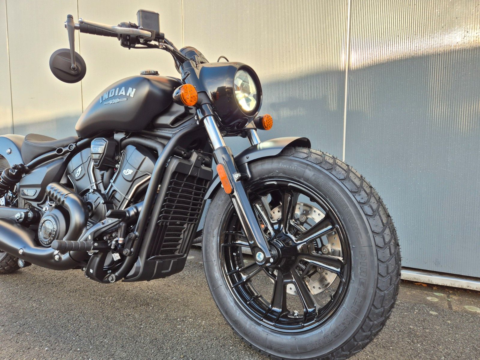 Fahrzeugabbildung Indian SCOUT BOBBER LIMITED+TECH 2026 -BLACK BOBBER-