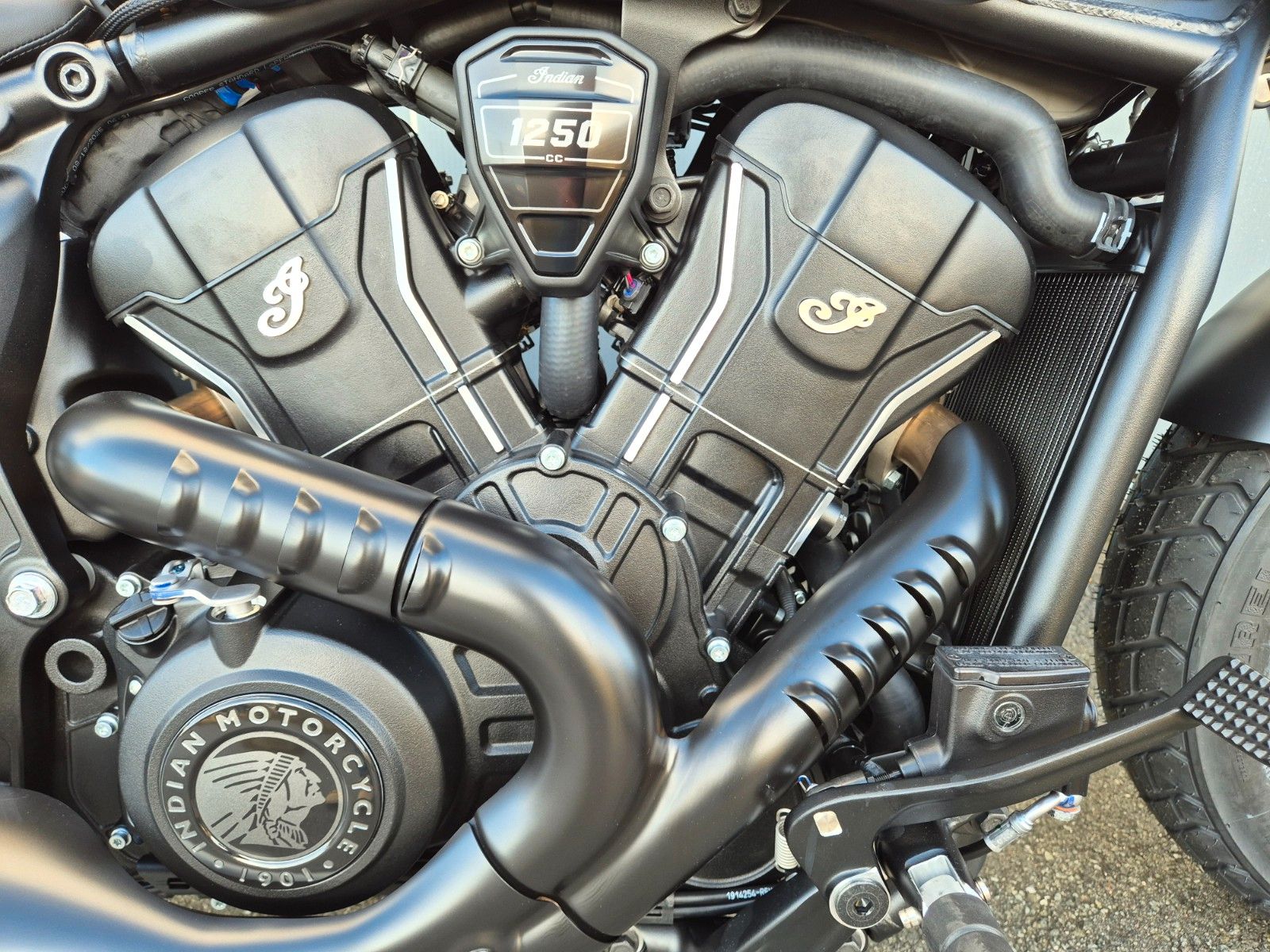 Fahrzeugabbildung Indian SCOUT BOBBER LIMITED+TECH 2026 -BLACK BOBBER-