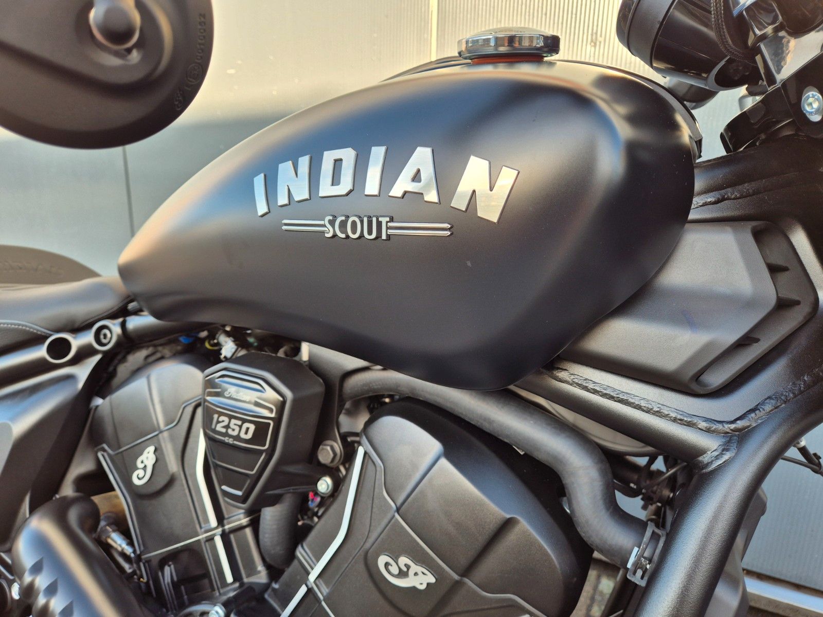 Fahrzeugabbildung Indian SCOUT BOBBER LIMITED+TECH 2026 -BLACK BOBBER-