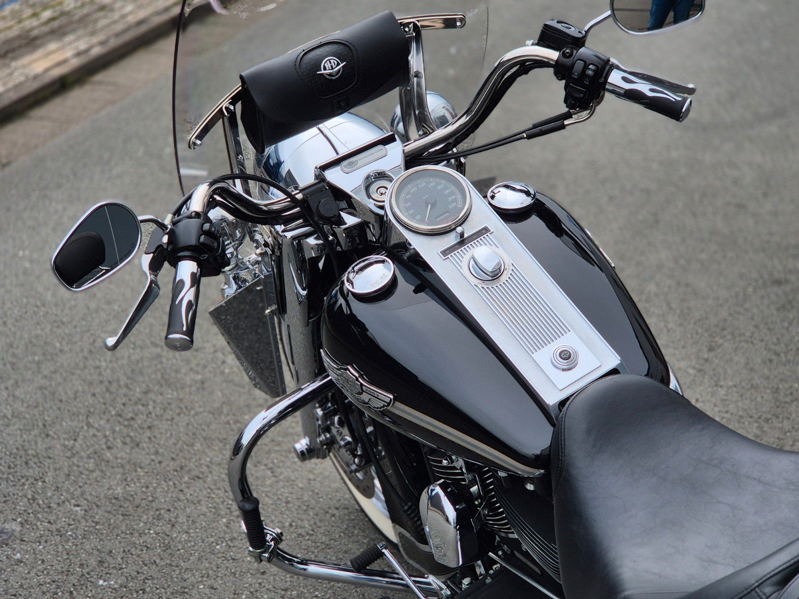 Fahrzeugabbildung Harley-Davidson FLHRC °°ROAD KING CLASSIC°° DEUTSCH - 2.HAND -